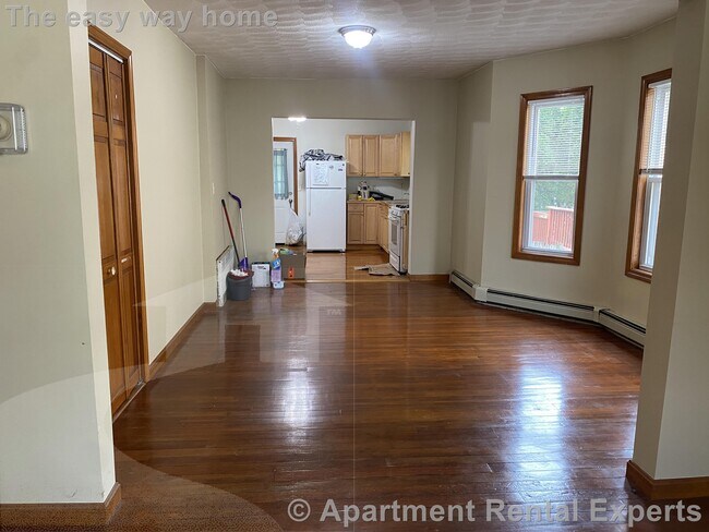 Building Photo - 64 Paris St