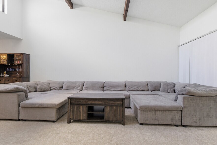 Building Photo - 1628 Clower Creek Dr