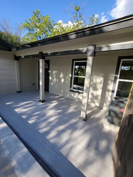 Building Photo - 2417 Castroville Rd