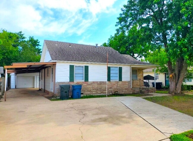 Primary Photo - Cute 2 bed 1 bath near Tinker