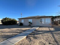 Building Photo - 3 Bedroom 1 Bathroom House with Huge Fenced Yard Near Schools, Park & Community Pool
