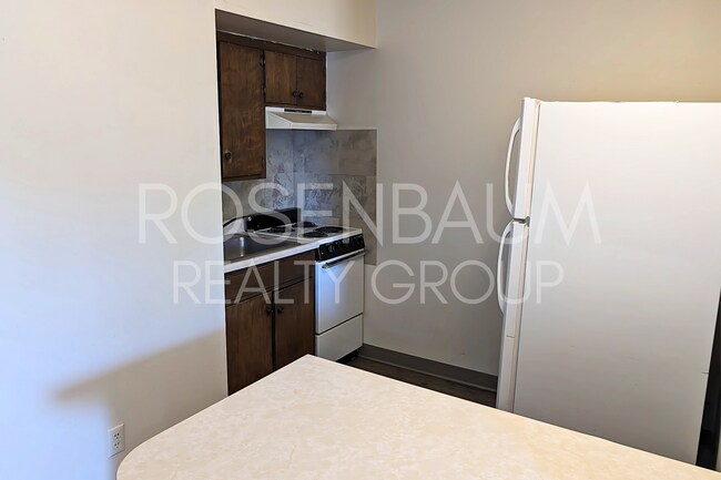 Building Photo - Cute and cozy 1-bedroom, 1-bath downstair ...