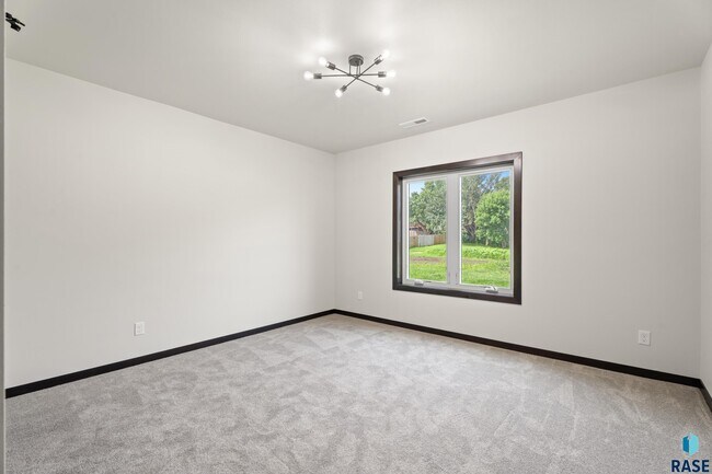 Building Photo - 1113 S Foss Ave