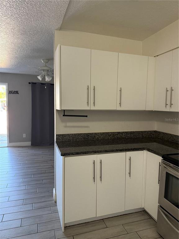 Building Photo - 204 6th Jpv St