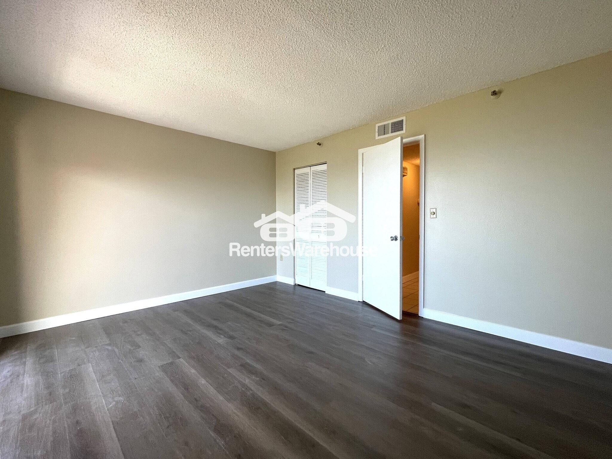 Building Photo - 7430 Sunshine Skyway Ln S
