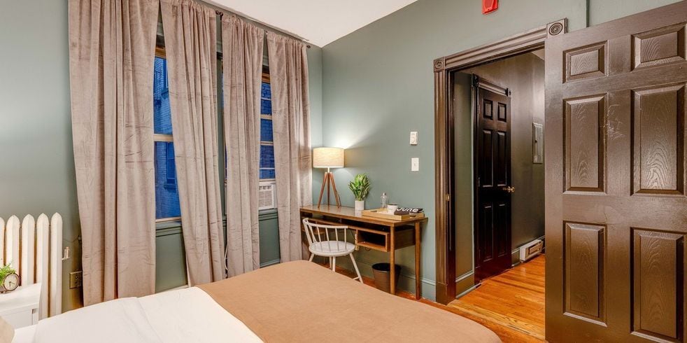 Building Photo - 61 Park Dr