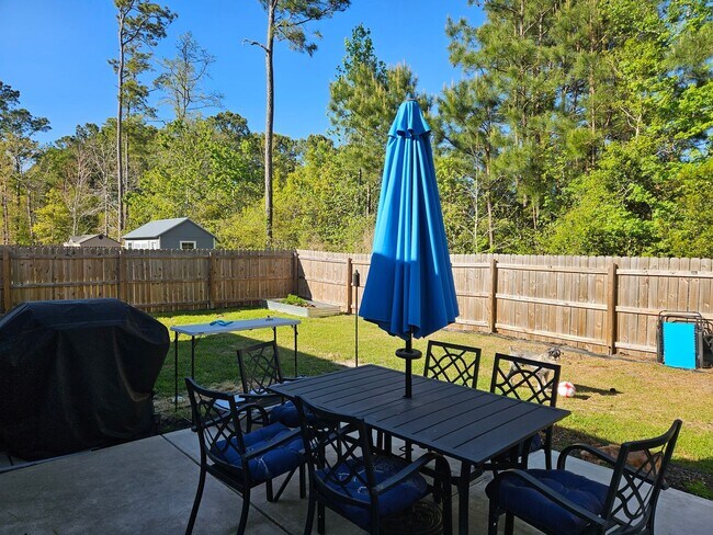 Building Photo - Beautiful 3 bedroom 2 bath unfurnished home in Hampstead