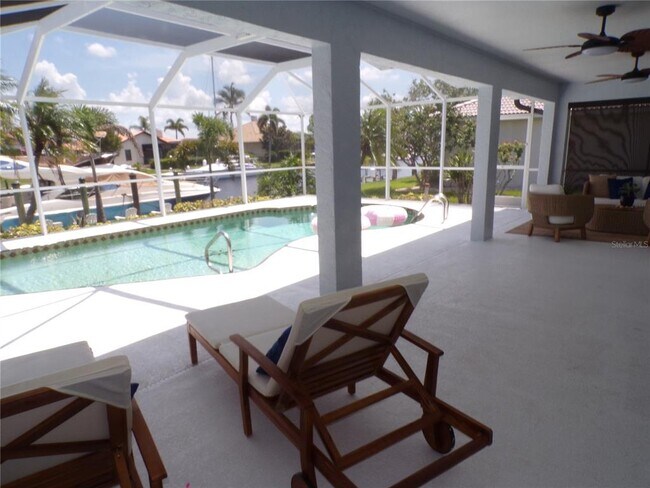Building Photo - 1802 Los Alamos Dr