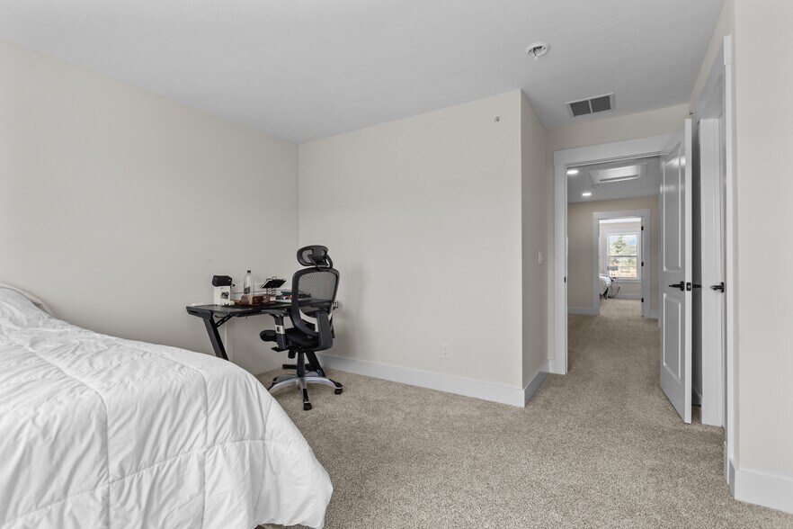 Building Photo - 134 Enclave Dr