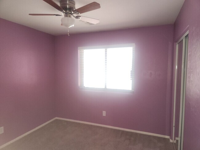 Building Photo - Spacious Home with Mountain views Near Downtown