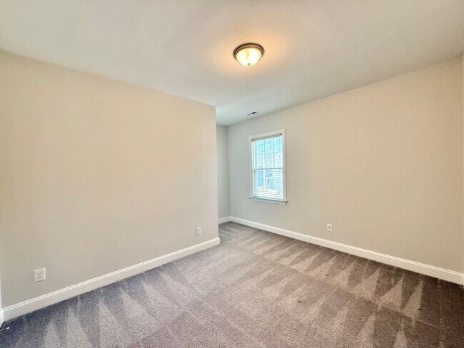 Building Photo - Stunning 5BD, 3BA Raleigh Home Within the ...