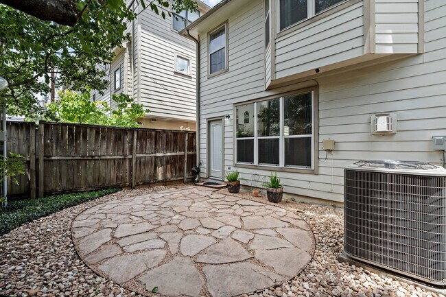 Building Photo - 4223 Rose St