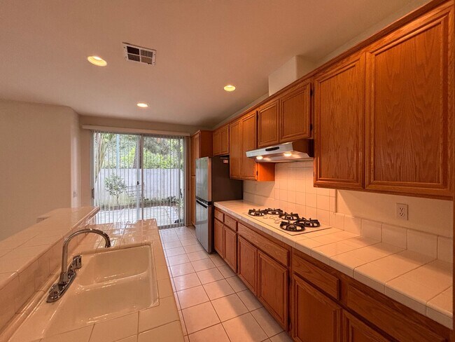 Building Photo - Great 4B/2.5BA House in Gate Community in ...