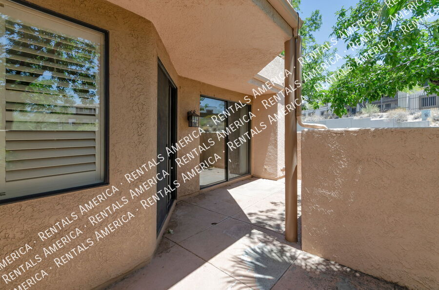 Building Photo - 5675 N Camino Esplendora