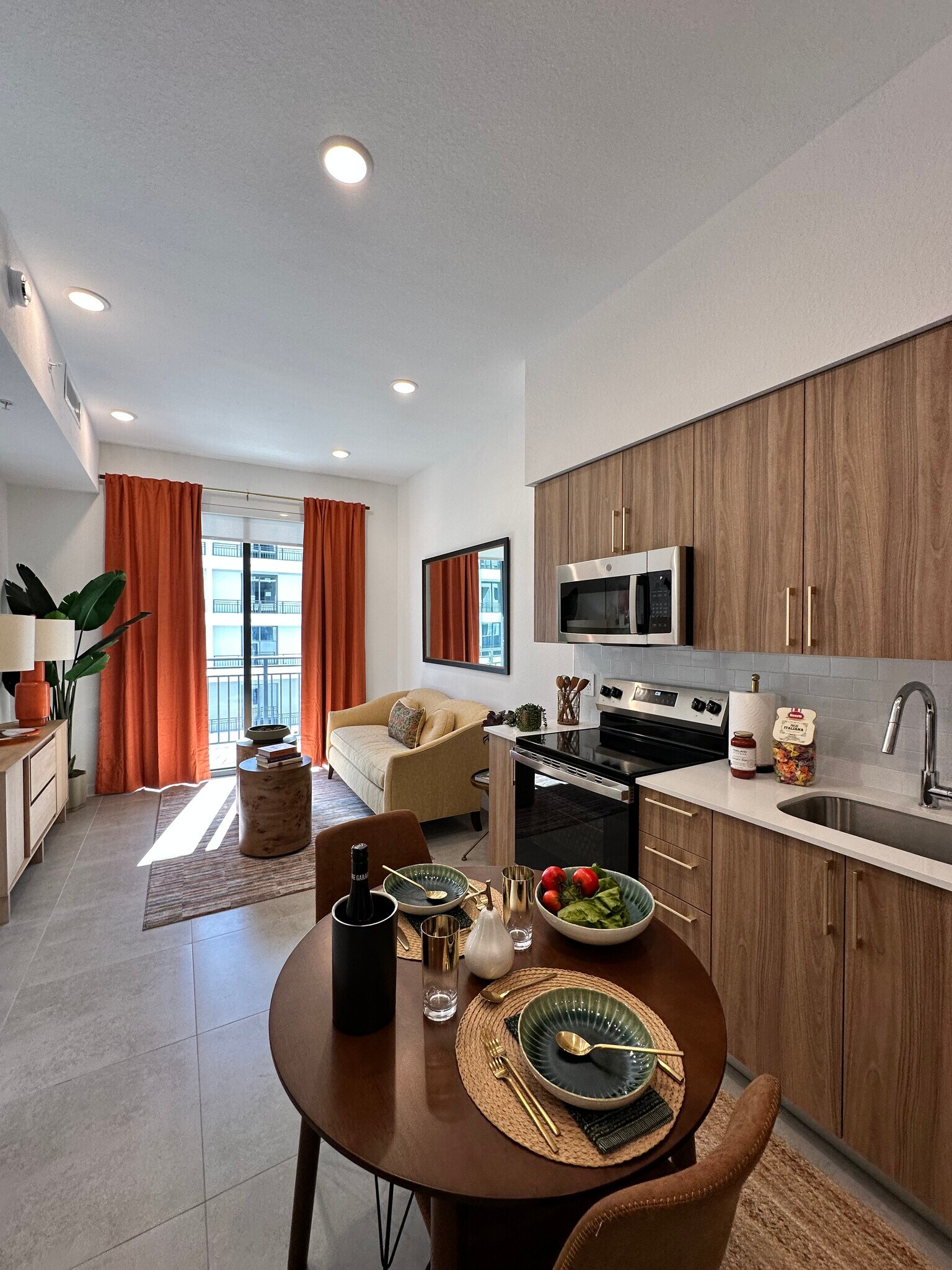 Building Photo - 1833 Madison St