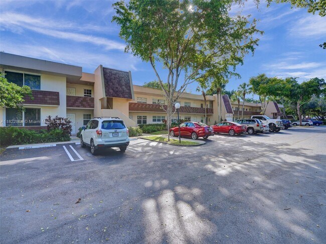 Building Photo - 3700 Oaks Clubhouse Dr