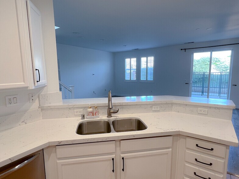 Building Photo - 16710 Nicklaus Dr
