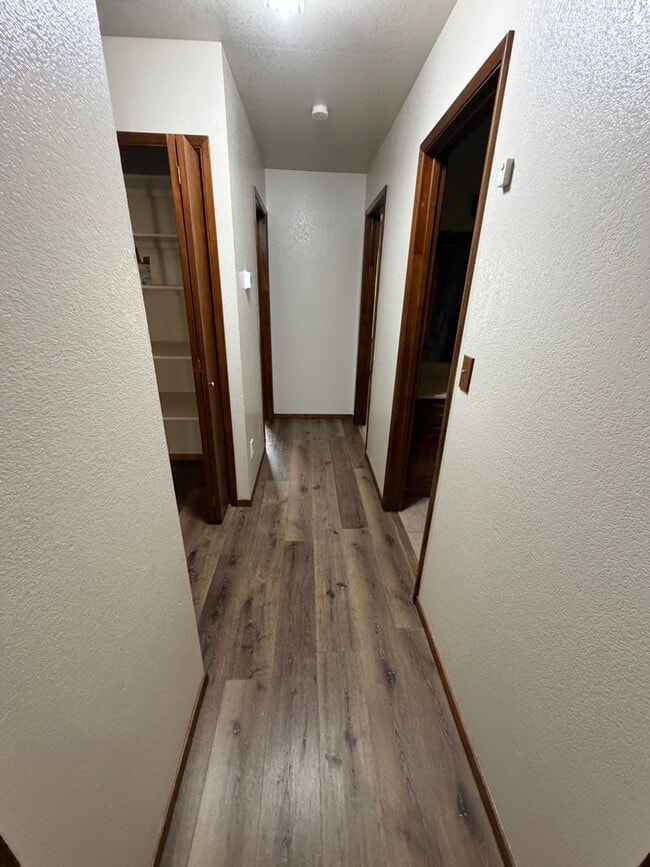 Building Photo - 3 bedroom 2 bath home for rent