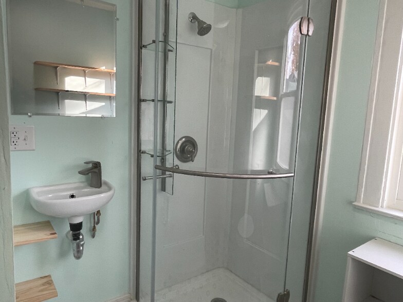 Building Photo - 208 W 3rd St