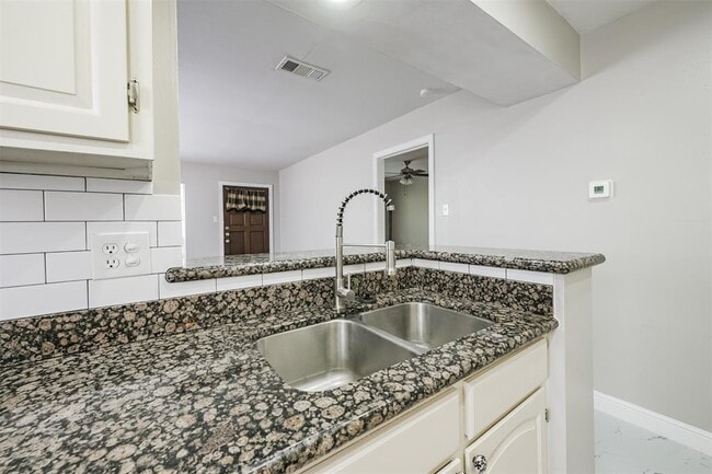 Building Photo - 847 Wax Myrtle Ln