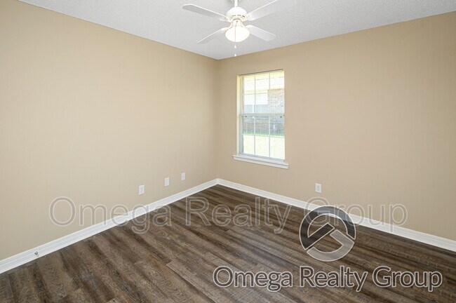 Building Photo - 2672 Rosebud Dr E