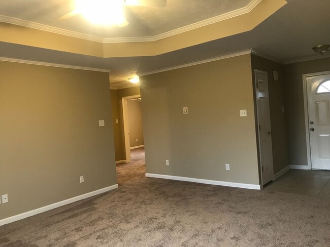 Building Photo - 16 Mustang Dr