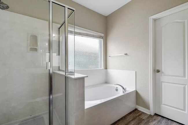 Building Photo - 4 bed Kensington Trail Subdivision