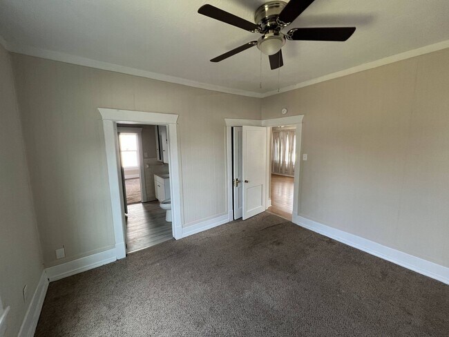 Building Photo - Newly renovated 2 bed 1 bath in Aurora, Missouri!