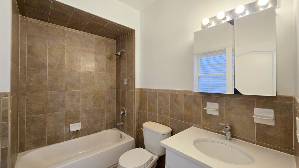 Building Photo - 157 Manchester Pl