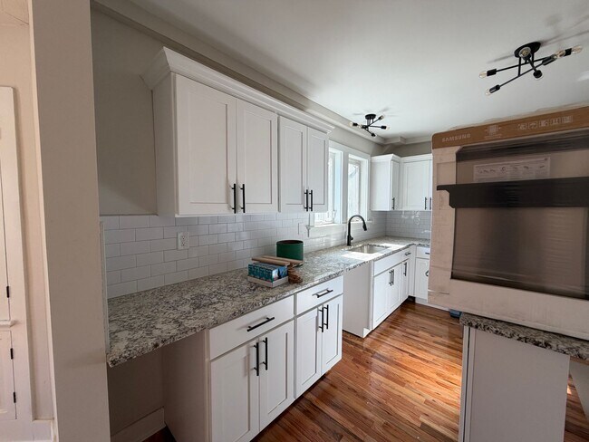 Building Photo - 271 Elm St