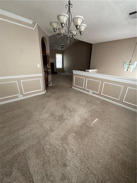 Building Photo - 664 Rosewood Cir