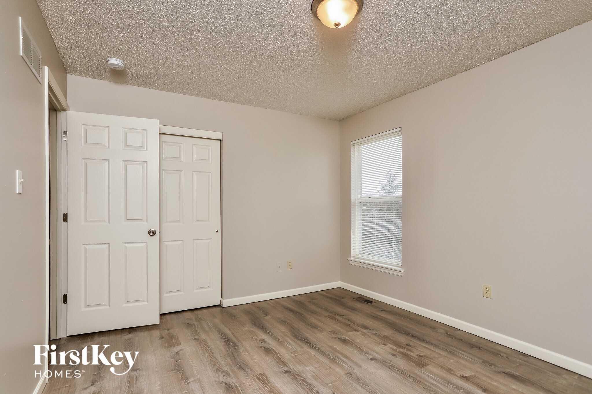 Building Photo - 206 Sunshine Dr