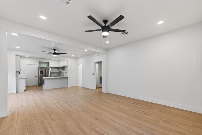 Building Photo - 4413 Roseland St