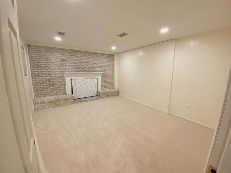 Primary Photo - 5 Queen