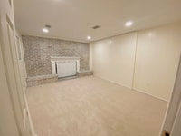 Building Photo - 5 Queen