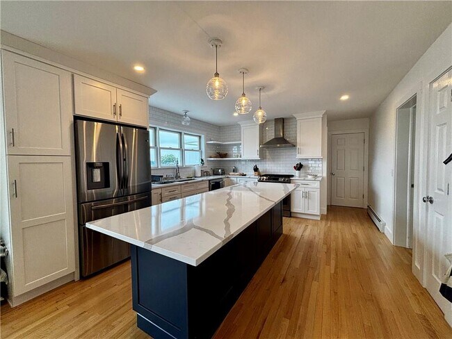 Building Photo - 433 Wolcott Ave