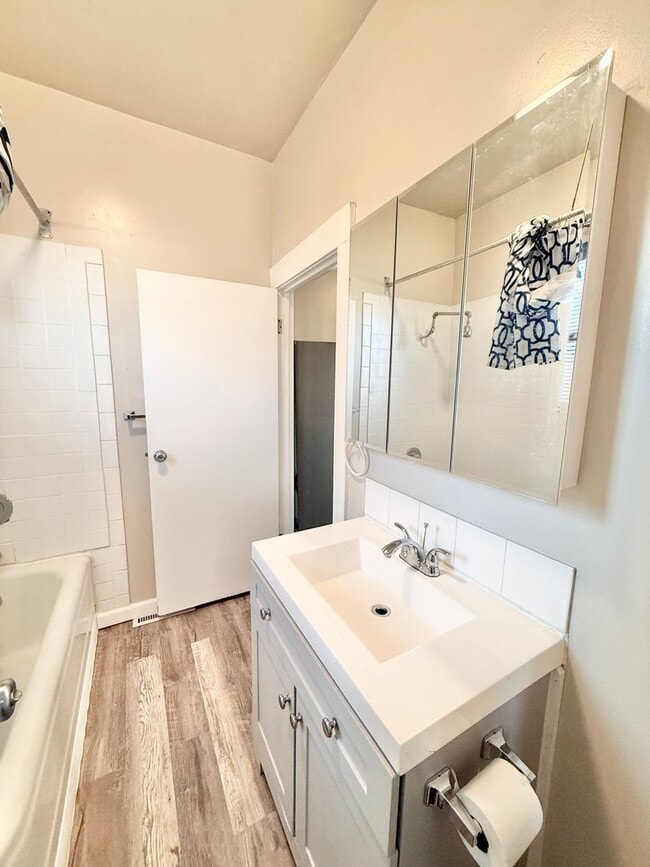 Building Photo - 1036 S Santa Fe Ave