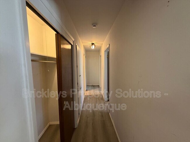 Building Photo - 337 Glorieta St NE