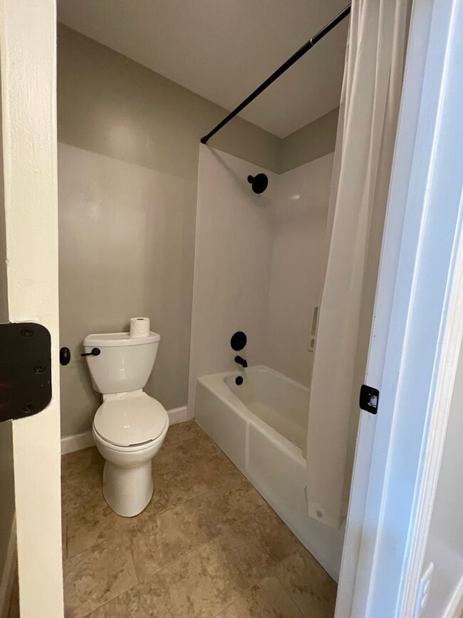 Building Photo - Welcome to this Beautiful 3 Bedroom 2 Bath...