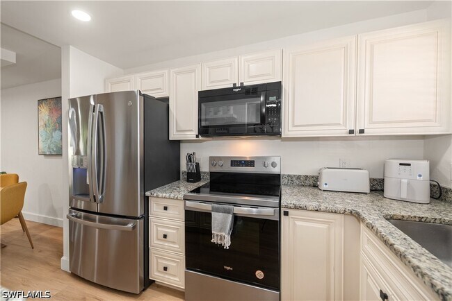 Building Photo - 501 Forest Lakes Blvd