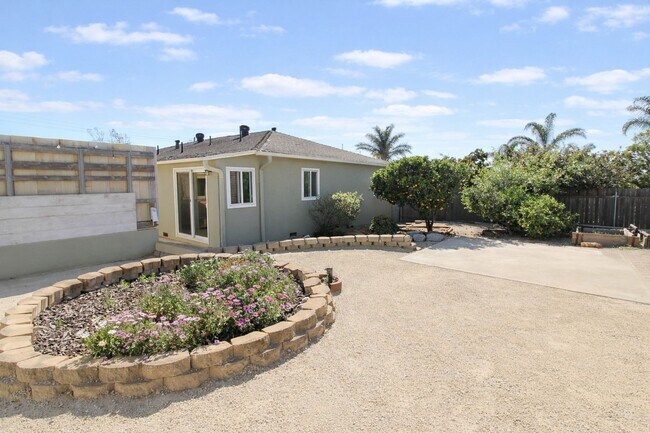Building Photo - 3 Bedroom, 2 Bathroom Home w/ Large Backyard in Arroyo Grande