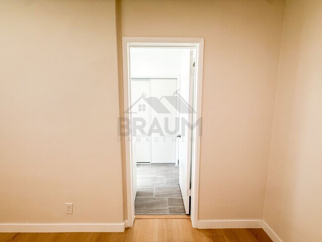 Building Photo - 13115 Oxnard St