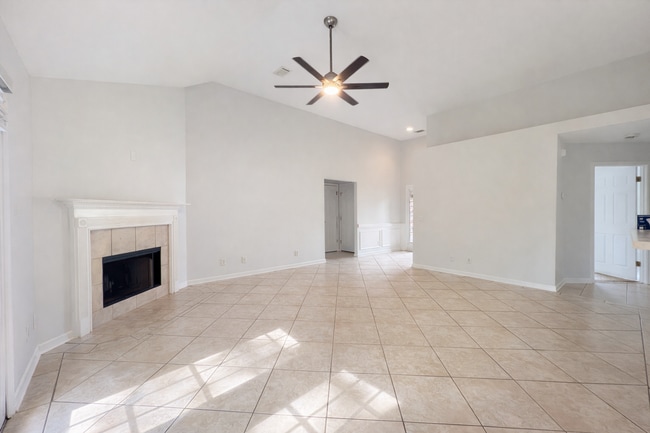 Building Photo - 3 bedroom 2 bath house in Berwick