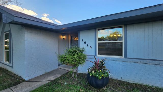 Building Photo - 1619 Glenhill Ln