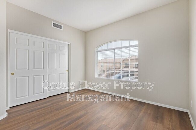 Building Photo - 1651 E Flint St