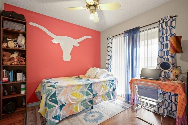 Building Photo - 806 W 24th St