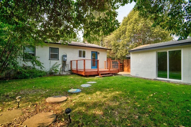 Building Photo - Remodeled 2 Bedroom Home with Yard near UC...