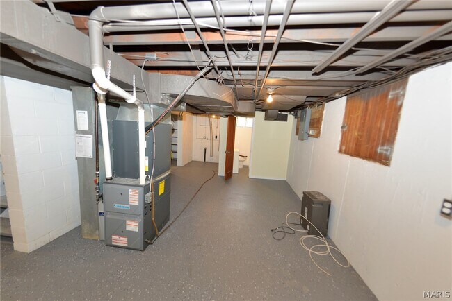 Building Photo - 1005 Hawthorn Ave