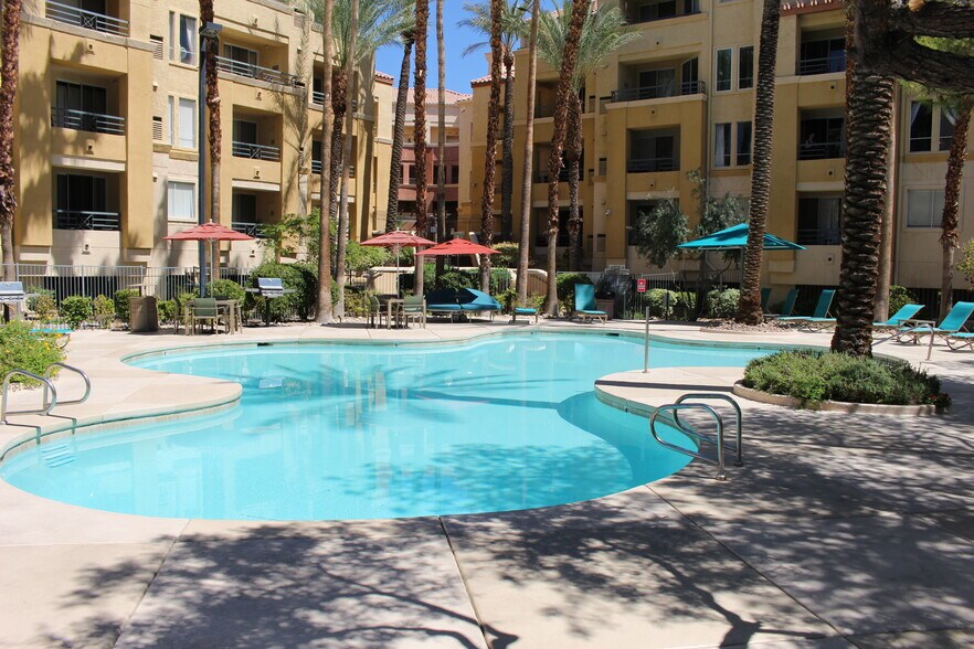 Building Photo - 210 E Flamingo Rd