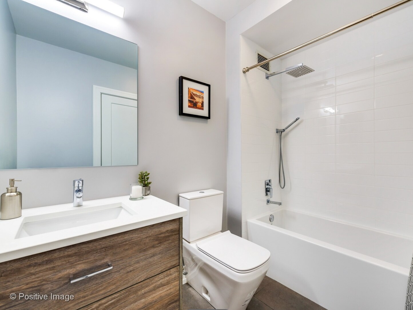 Building Photo - 400 N La Salle Dr